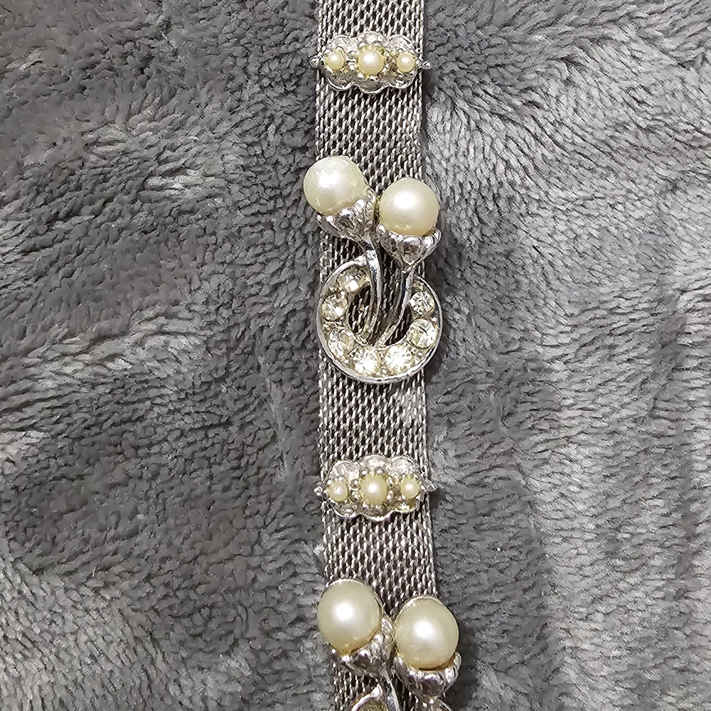 Elegant Silver and Pearl Bracelet